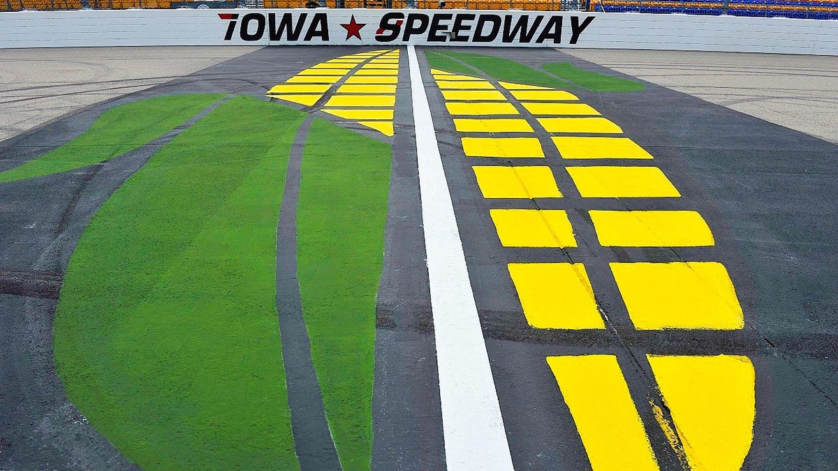 IndyCar signs an agreement to return the Iowa double header to programming