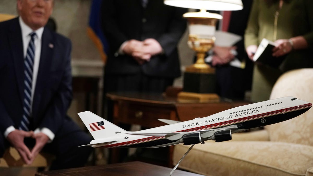Trumps Air Force One-Lackierung wird wahrscheinlich verschrottet, weil die Flugzeuge zu heiß sind [Update]