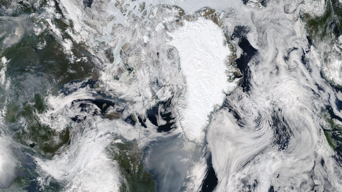 El humo de los incendios forestales occidentales se extiende a lo largo de 2.600 millas hasta Groenlandia