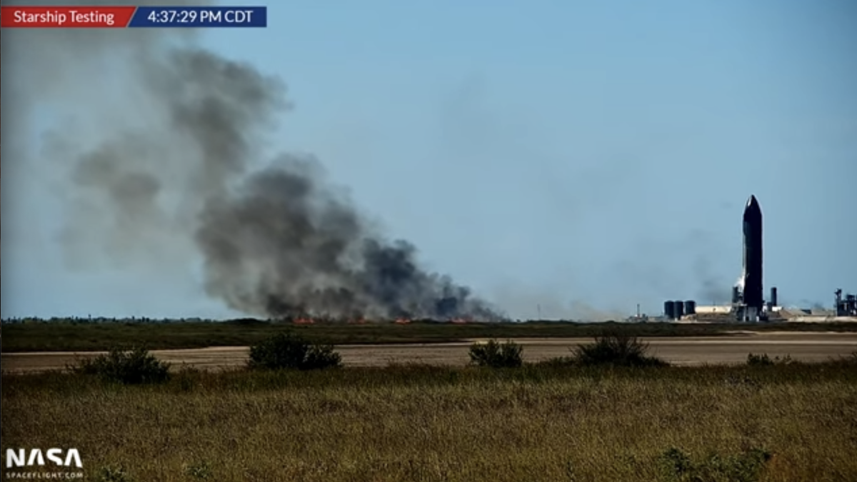 Prototipul navei spațiale SpaceX eliberează super resturi, provocând incendii