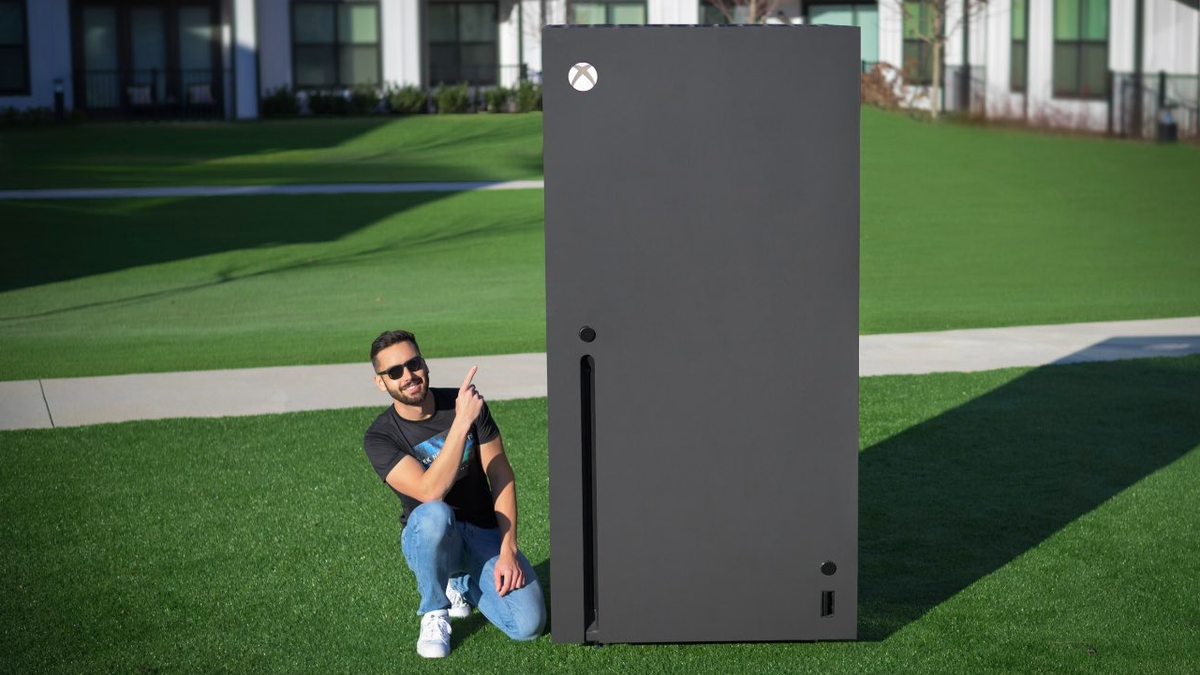 Guy construye una Xbox Series X funcional que mide más de seis pies de altura