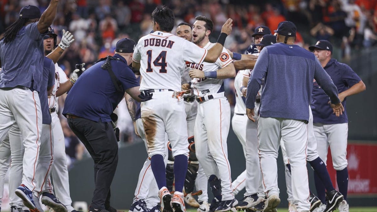 Kyle Tucker hits tiebreaking homer in 7th, Astros rally past Marlins 6-5