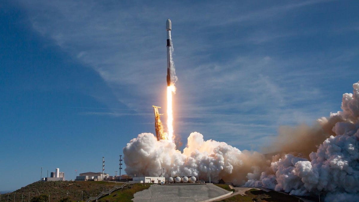 SpaceX Attempts Back-to-Back Launches of Its Falcon 9 Rocket