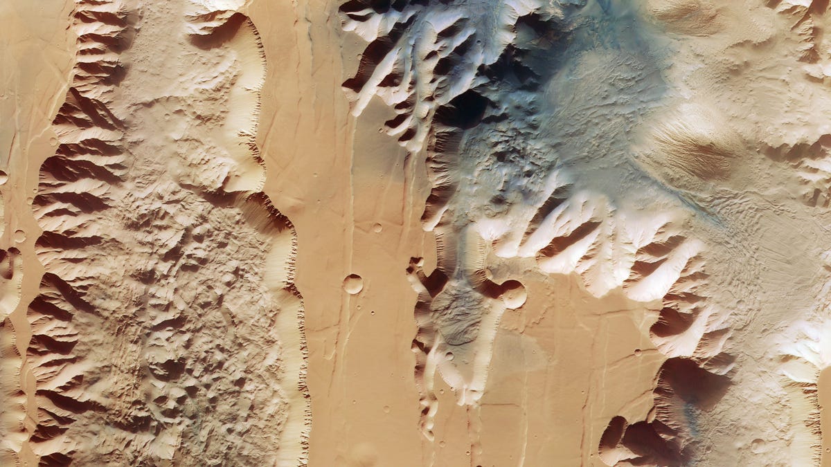 Mars Express Orbiter sieht ein riesiges Schluchtensystem