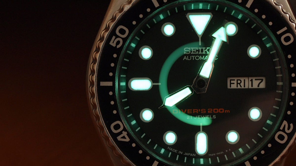 glow dial watches
