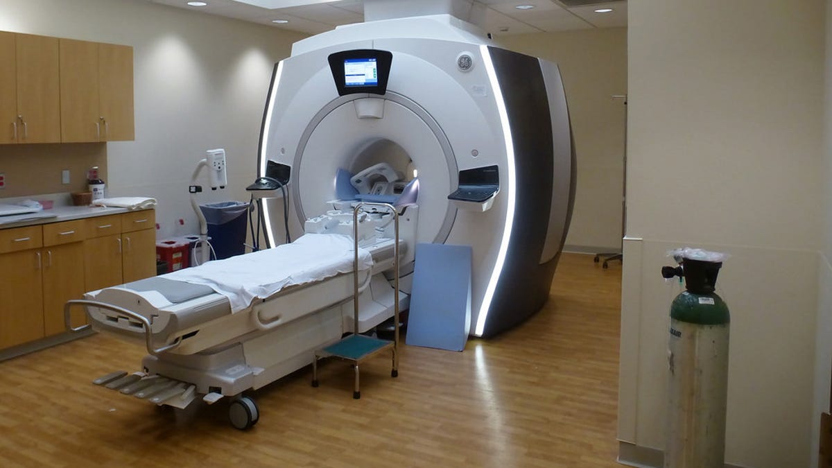Man Carrying Oxygen Tank Dies After Being Sucked Into Mri Machine The graphics window displays a schematic representation of the major systems on a magnetic resonance imager and a few of the major interconnections. man carrying oxygen tank dies after