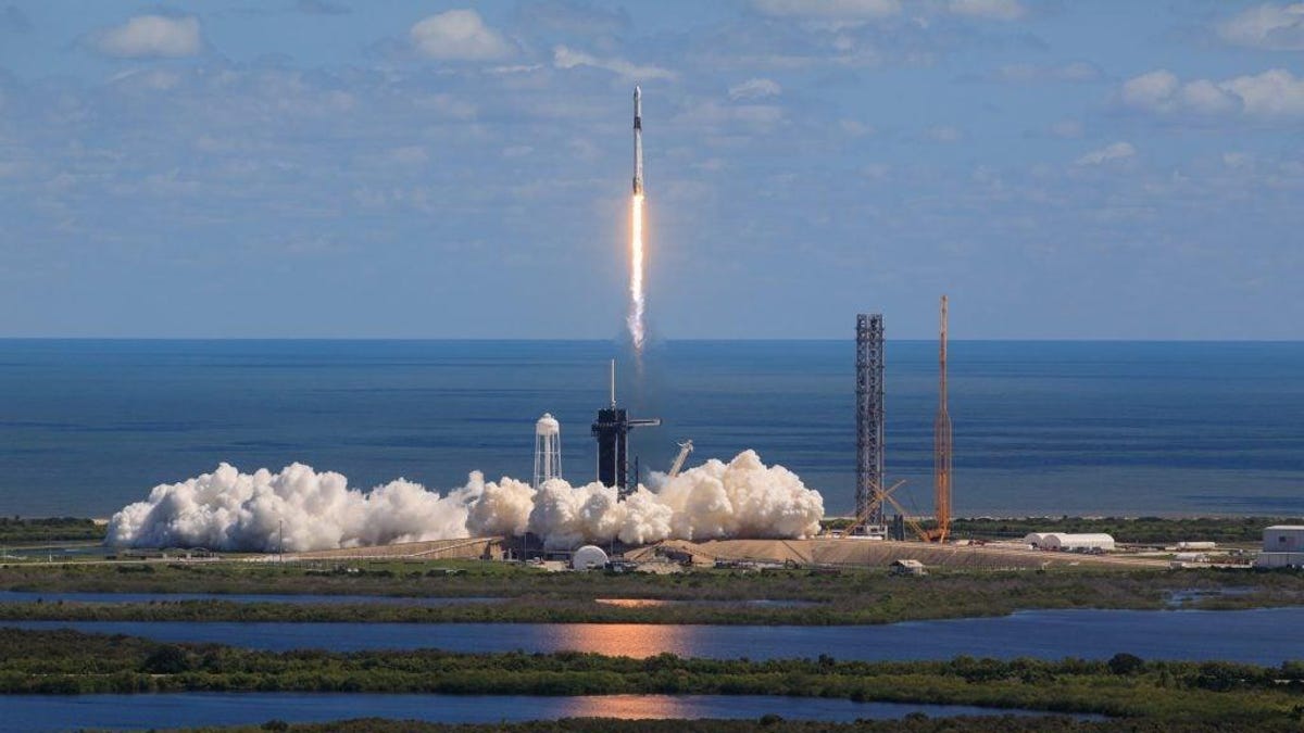 Photos Show Picture-Perfect Launch of SpaceX's Crew-5 Mission to the ISS