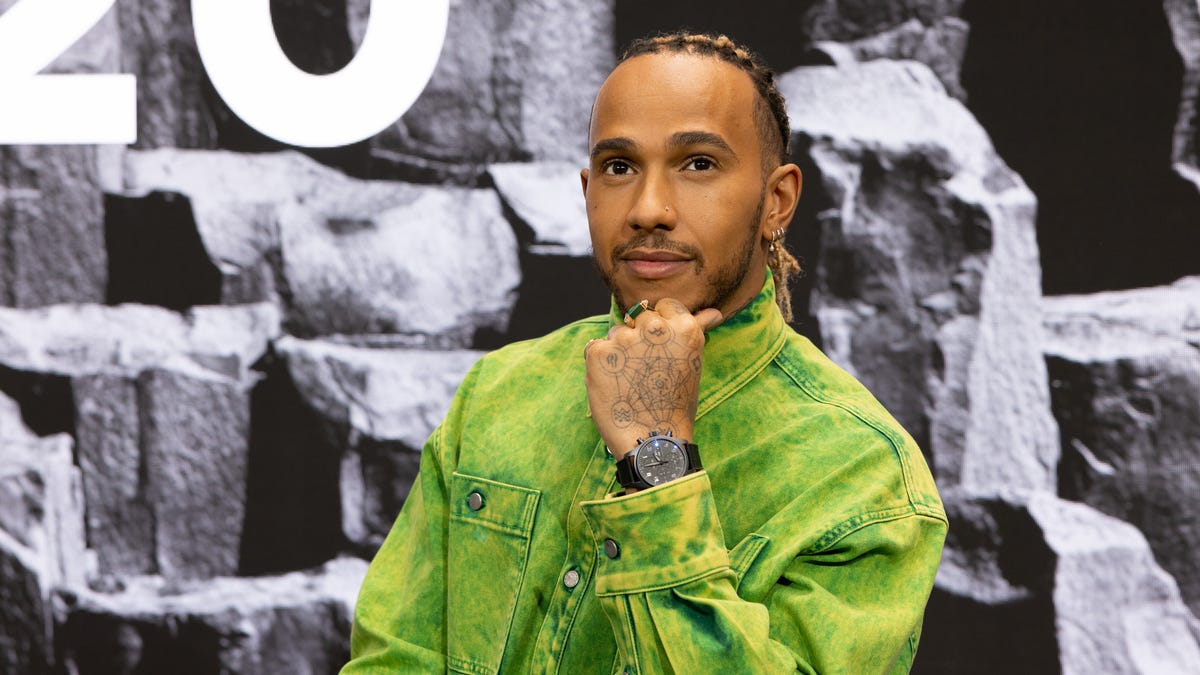Seven-time Formula One champ Lewis Hamilton calls out attack on Roe v. Wade