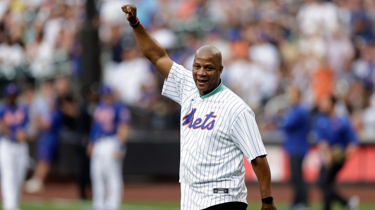 Strawberry, not Mays, deserved to have his number retired by the Mets