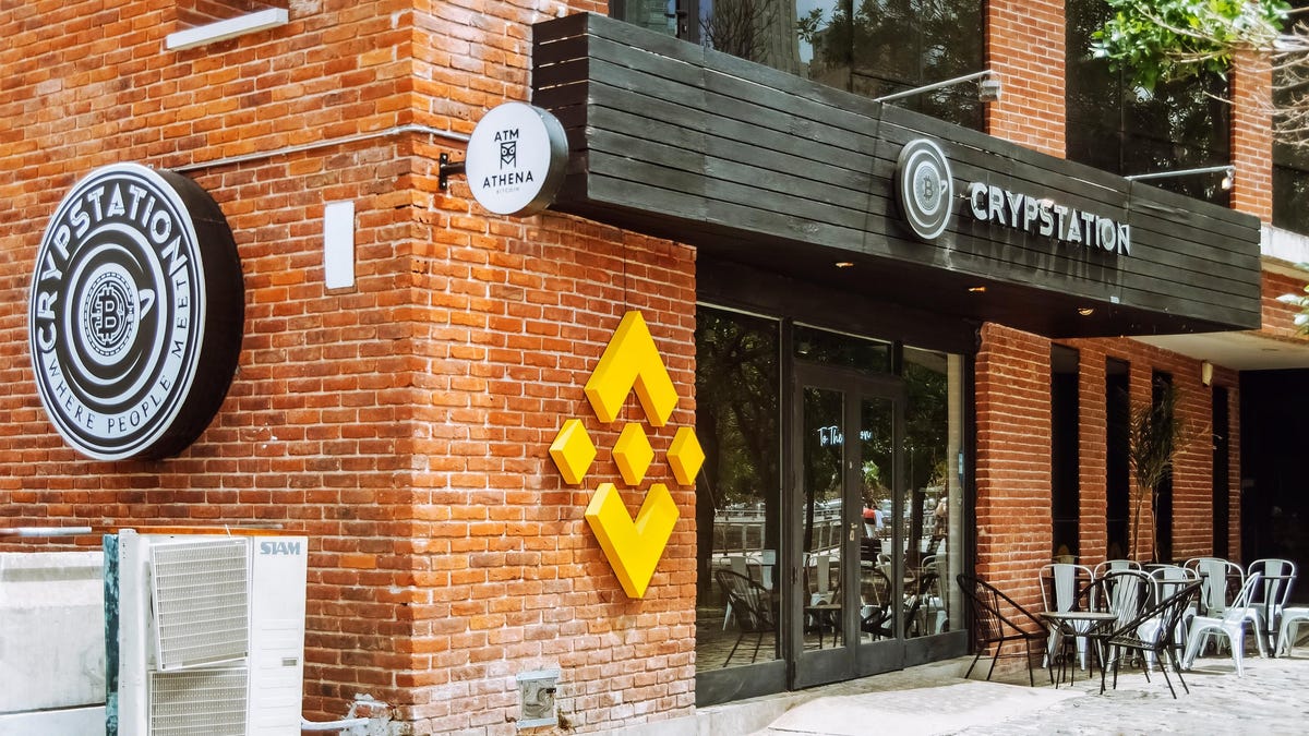 Binance Plans to 'Move Away' From Its Stablecoin After Regulators Slam BUSD Issuer Binance Plans to 'Move Away' From Its Stablecoin After Regulators Slam BUSD Issuer