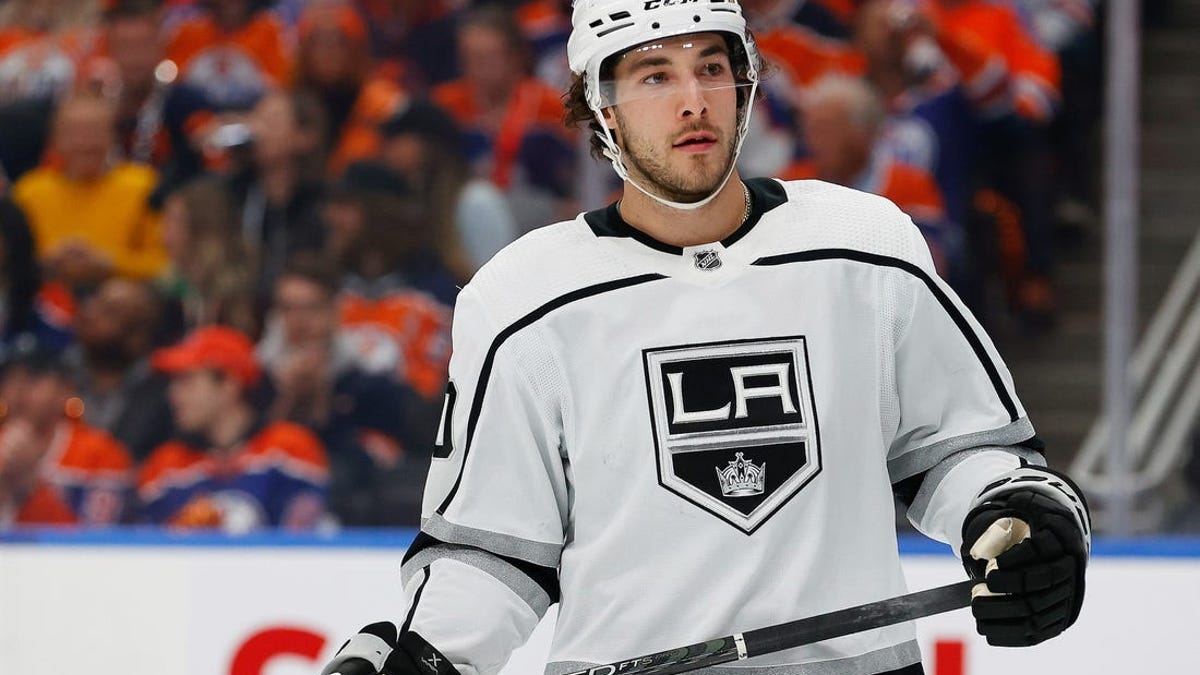 Read more about the article Coyotes acquire D Sean Durzi from Kings