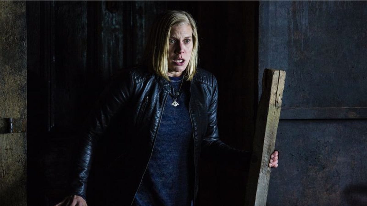 Strong Direction Can T Overcome Story Flaws In Supernatural Chiller Don T Knock Twice