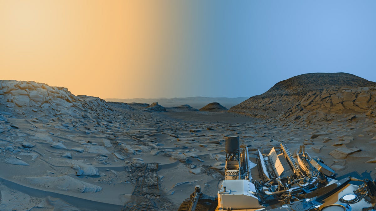 El rover Curiosity envía una postal panorámica coloreada desde Marte