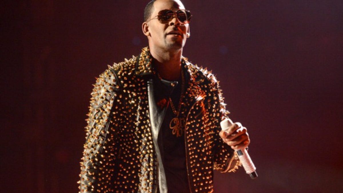 R Kelly Accused Of Keeping Young Women Trapped In An Abusive Cult