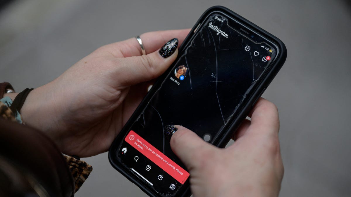Why Facebook, WhatsApp, and Instagram All Went Down on Monday thumbnail