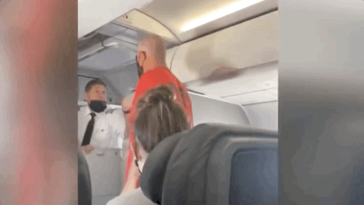 Flugpassagier nach rassistischen Tiraden und Knurren gegenüber der Flugbesatzung verhaftet€