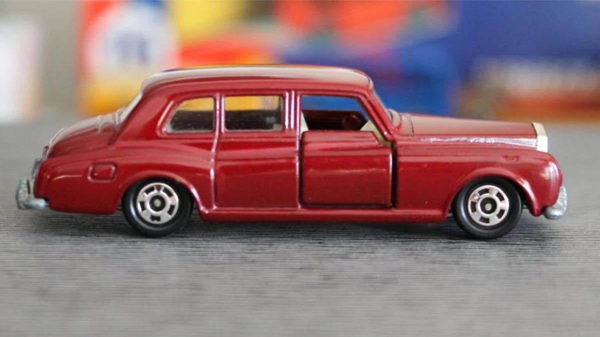 Review Tomica Rolls Royce Phantom Vi