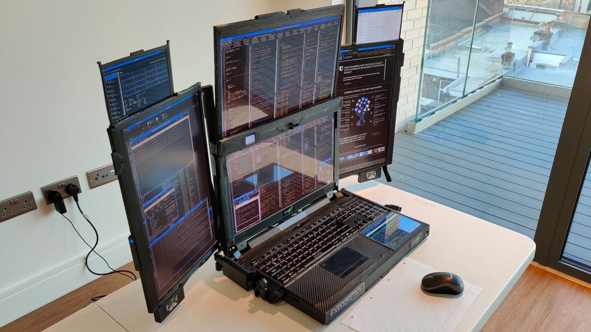 This obscene laptop with 7 screens has a battery life of 1 hour