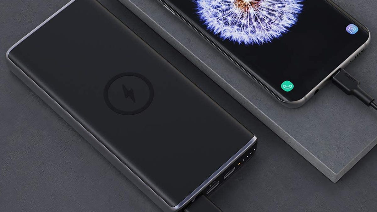 Grab Aukey's Portable Wireless Charger for Just $24 Today - Almanara news