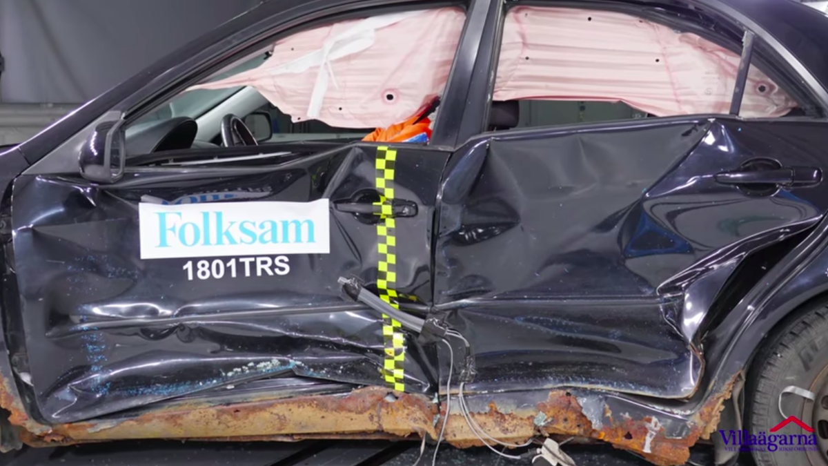 How A Rusted Car Compares To A New One In A Crash Test