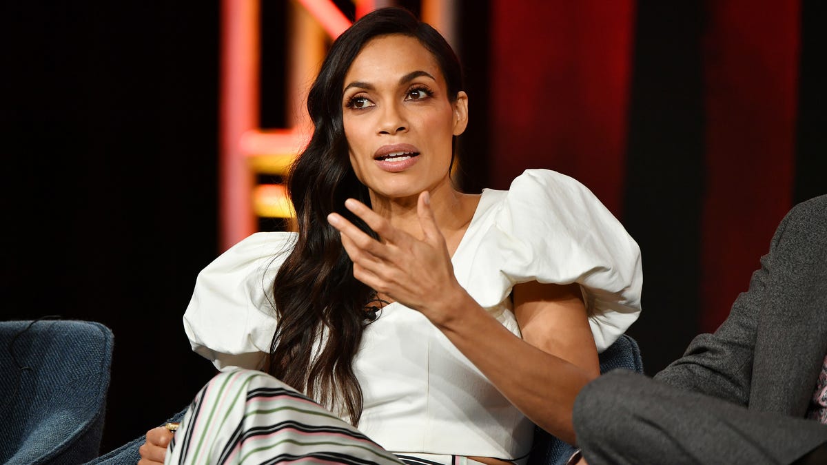 The Mandalorian Reportedly Casts Rosario Dawson As Ahsoka Tano