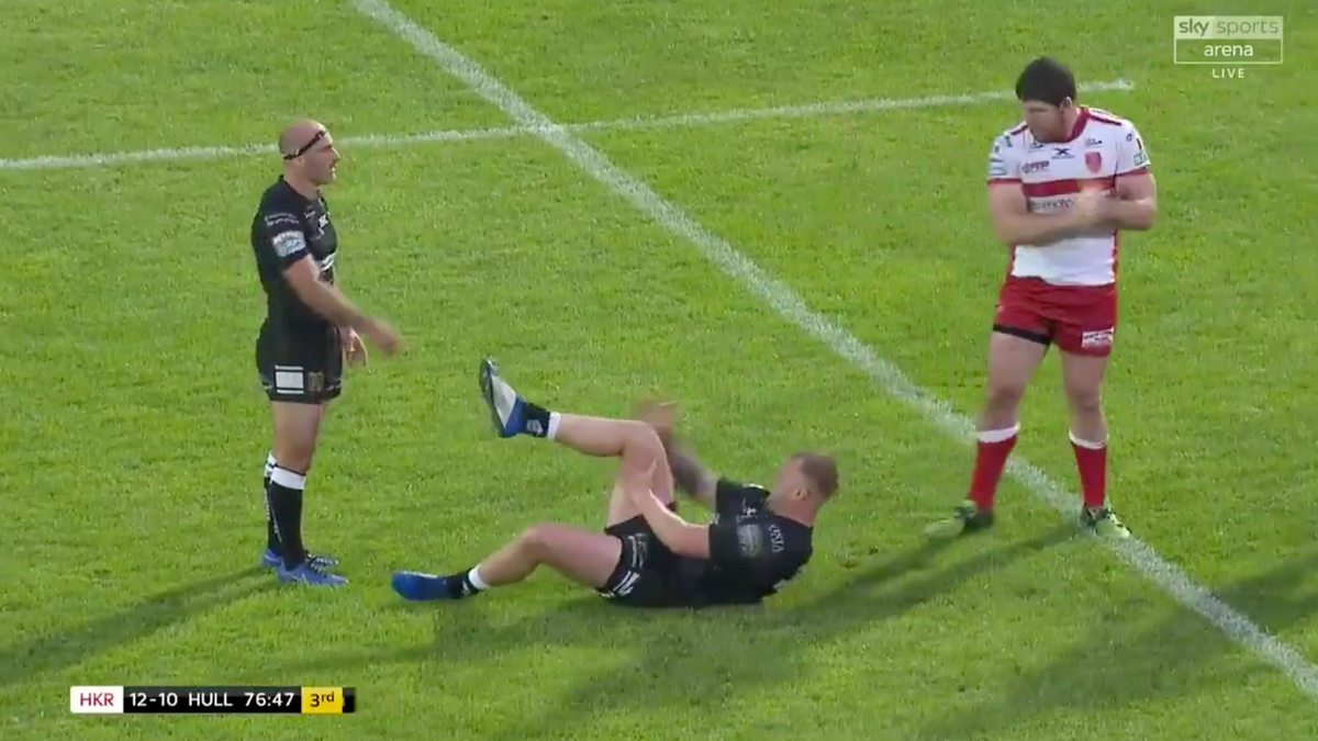 Rugby Man Slaps Dislocated Knee Back Into Place Immediately Hops Into Scrum
