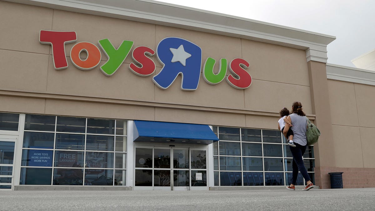 Toys R Us Closing Up To 182 U S Locations
