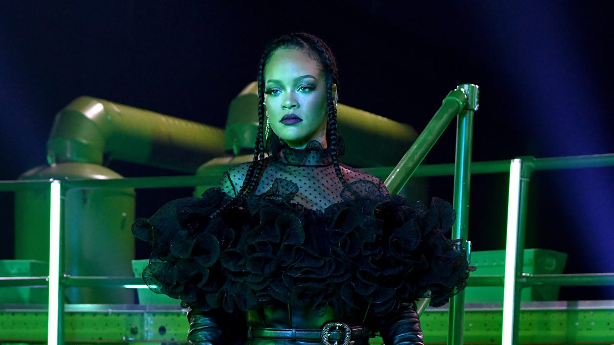 Big stars model at Rihanna's Savage x Fenty fashion show - glbnews.com