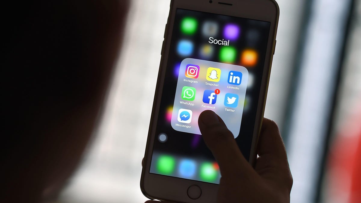 Facebook Kicks Off Friday by Fucking Up Numerous iOS Apps