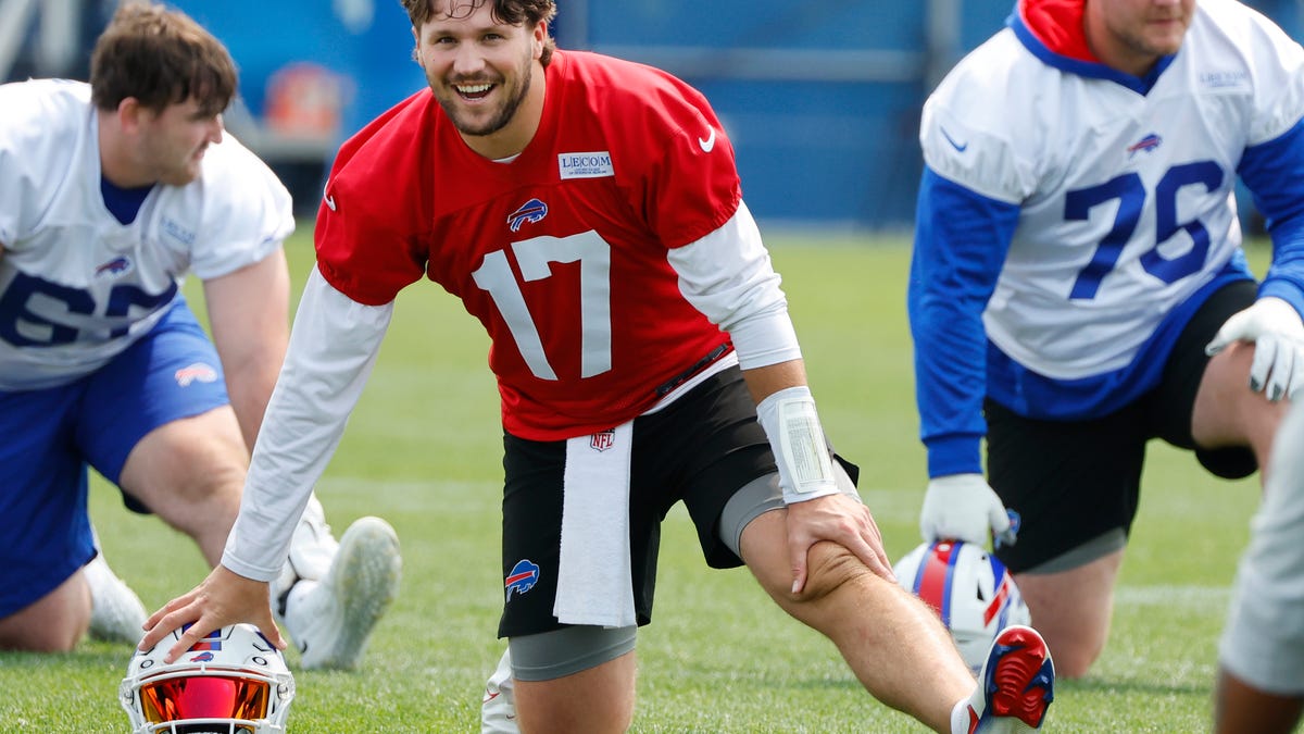 Is the Hailee Steinfeld effect hurting Josh Allen's game? Critics think so