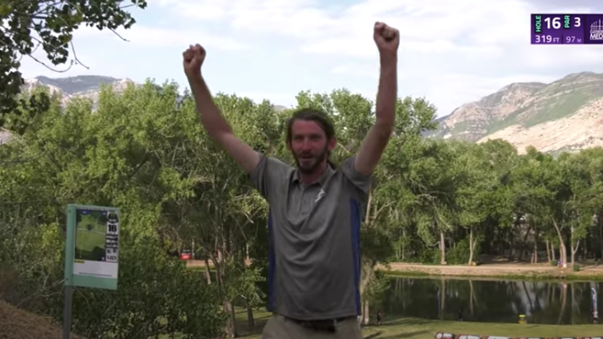 SEE IT: The clutchest shot in disc golf history