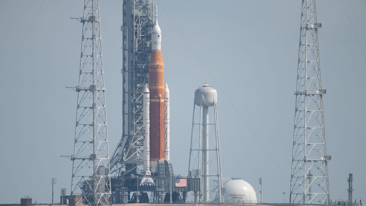 Critical Test of NASA’s Megarocket Resumes After Lightning Strikes and Technical Glitches – Gizmodo