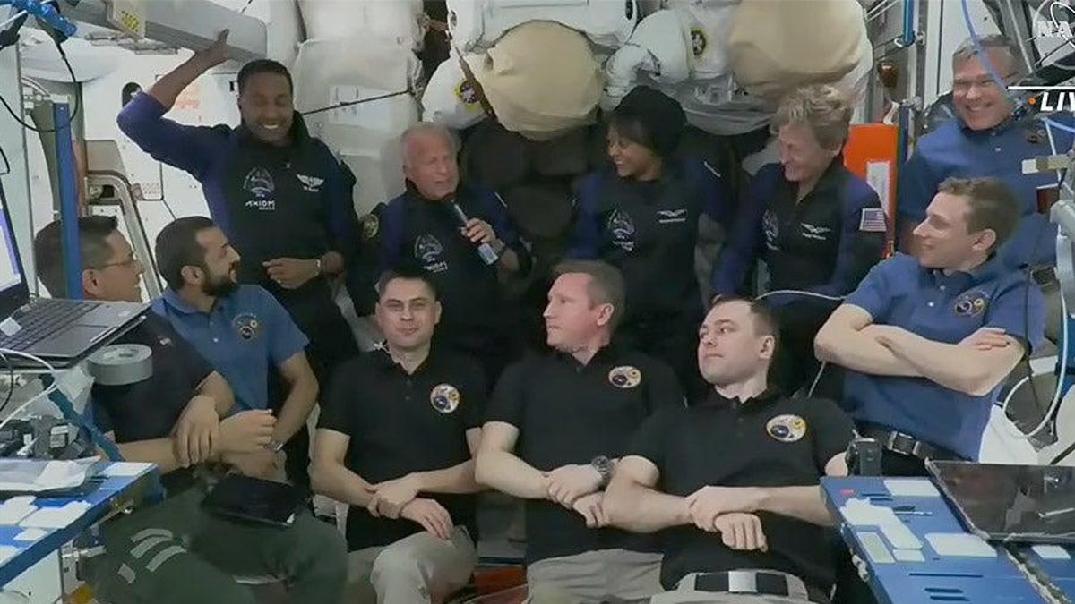 Cómo se está instalando la tripulación privada del Ax-2 en la ISS