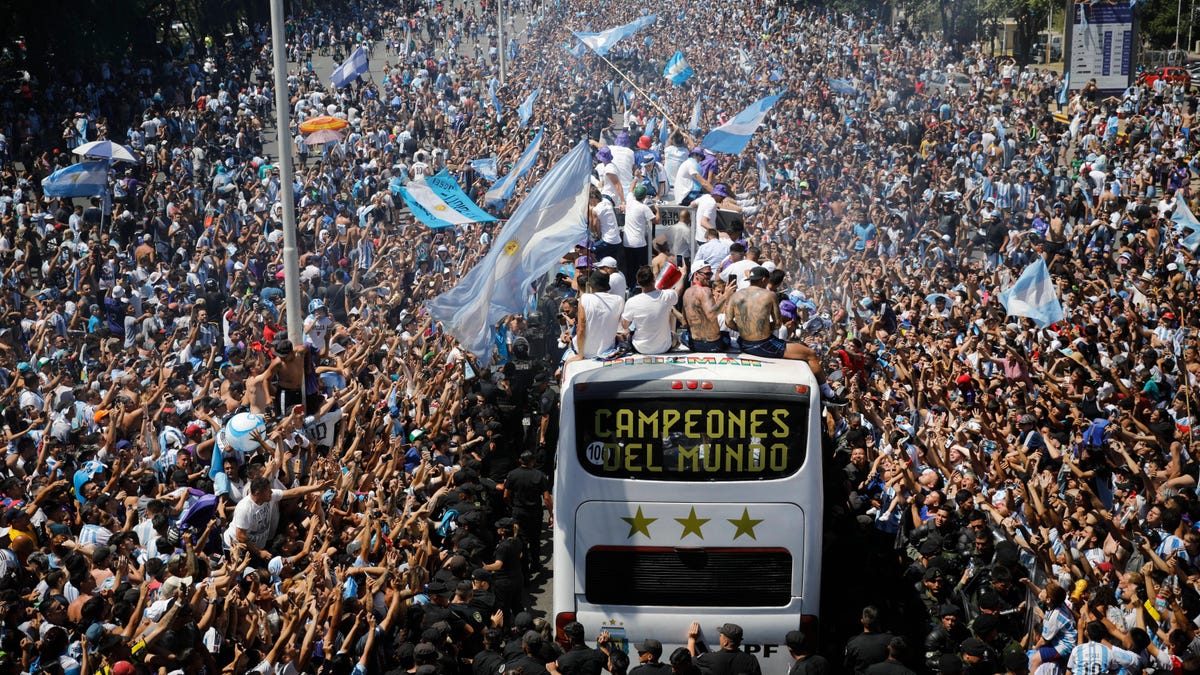 Millions of Fans Took Over Streets Argentina World Cup Parade | Automotiv