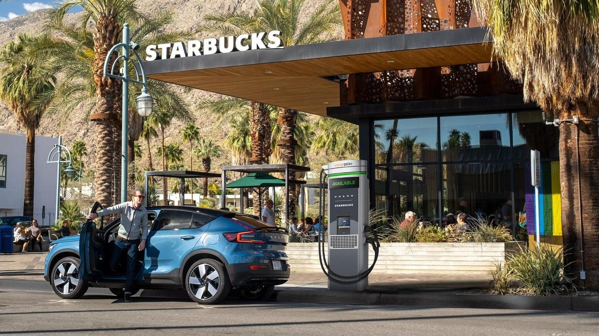 Volvos Starbucks-EV-Ladegeräte sind genial