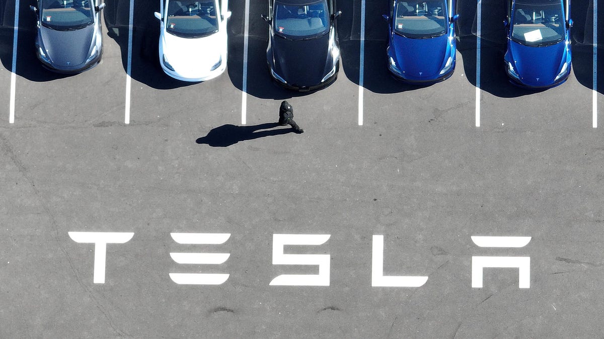 Tesla entregó un récord de 1,31 millones de autos en 2022 a pesar de Elon Musk