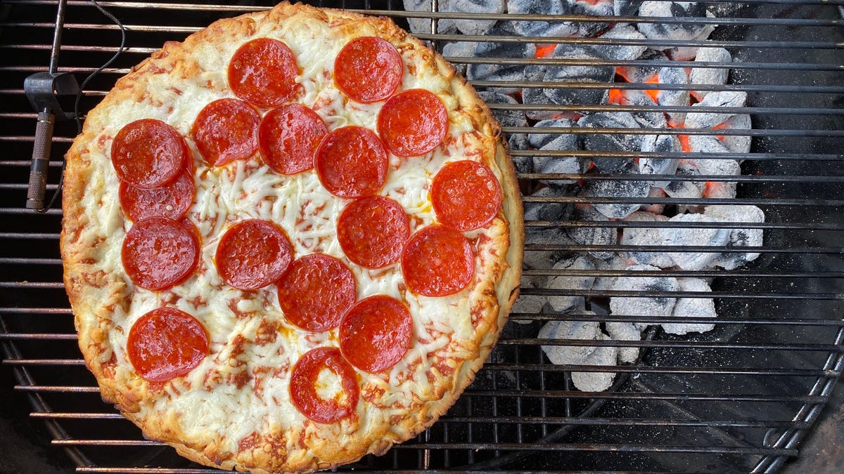 trend planer Egenskab How to Grill a Frozen Pizza