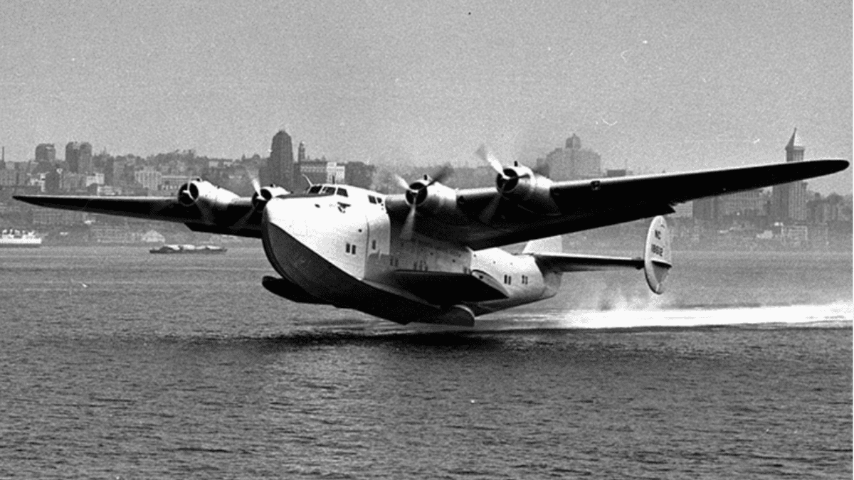Pearl Harbor zwang ein Flugzeug, um die Welt zu fliegen, um nach Hause zu kommen