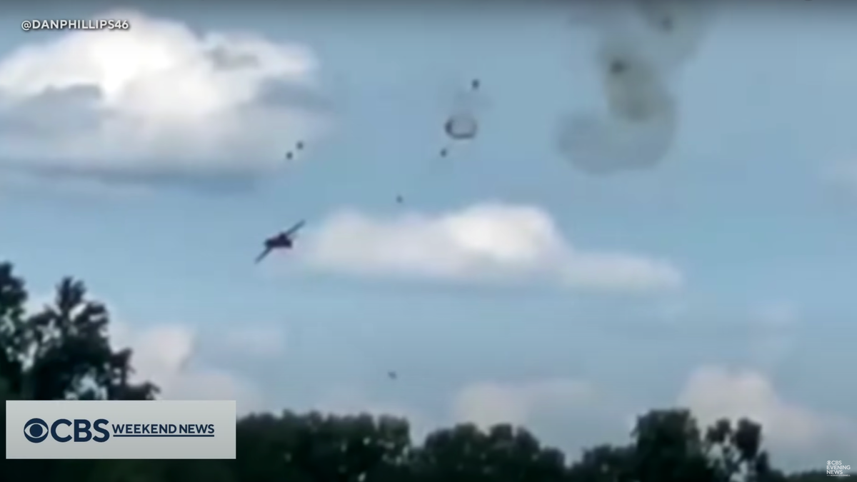 MiG-23 Crashes At Michigan Air Show