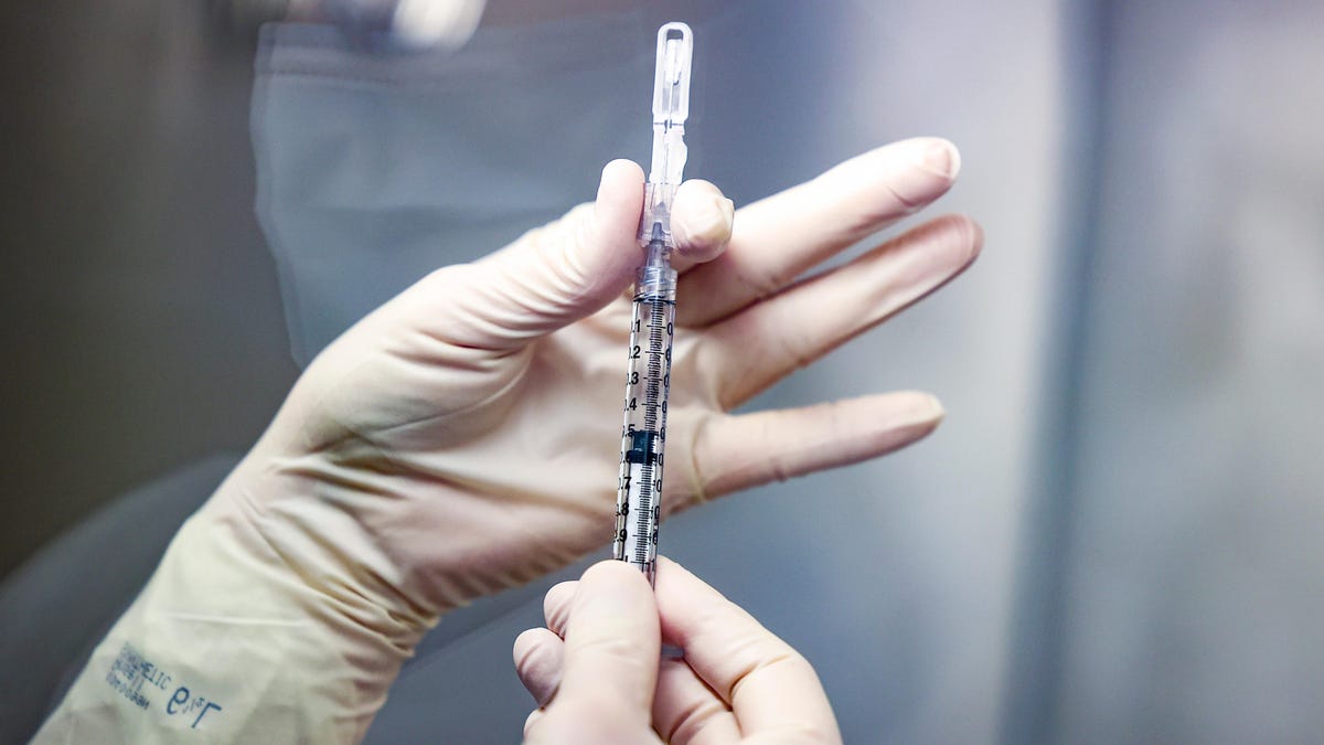 The White House clashes with CDC, FDA experts on Covid-19 booster shots