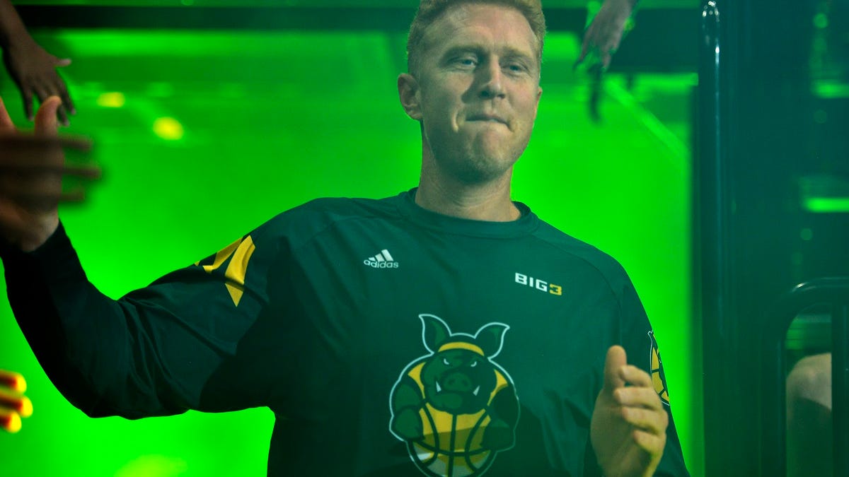High Schooler Goes One On One With Brian Scalabrine Does Not Go Well For Kid