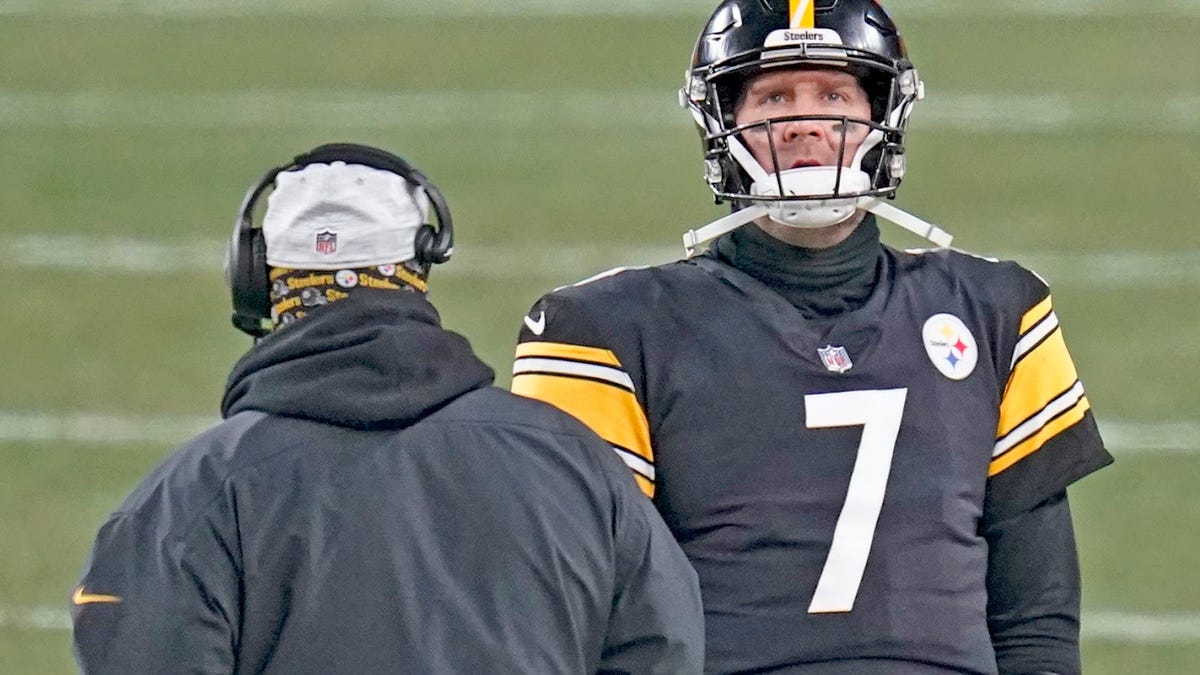 Ben Roethlisberger gets a home salute after helping the Steelers