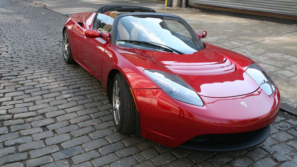 Tesla Is Offering People A Free Next Generation Roadster If