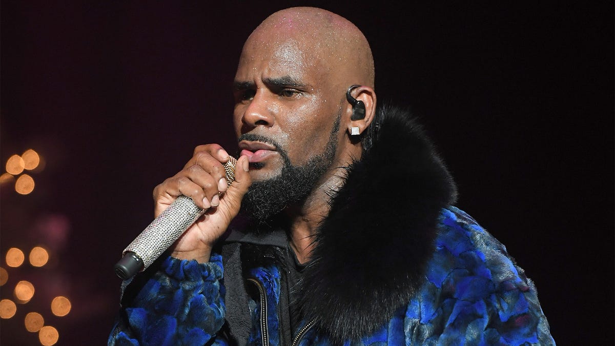R. Kelly Releases Emotional New Song Thanking Fans For Continued