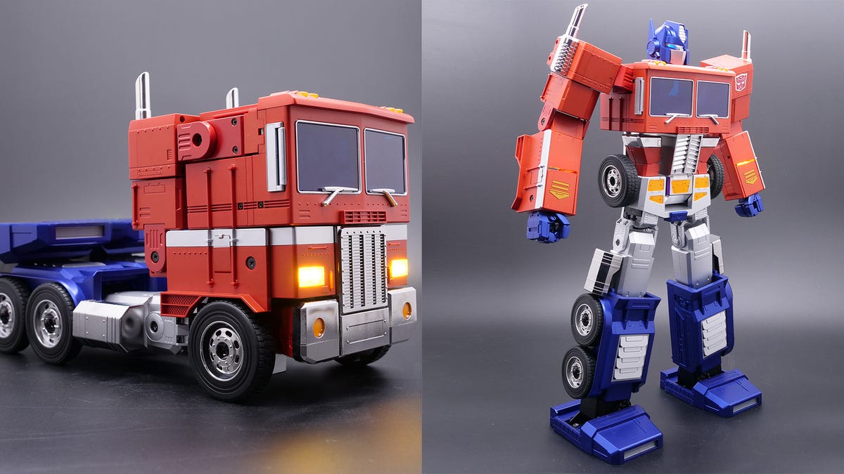 Hasbro unveils the $ 700 Optimus Prime self-transforming robot