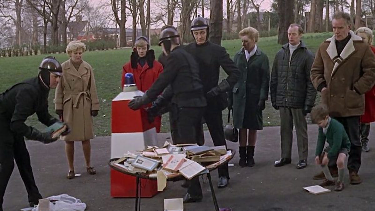Hbo S Bringing The Book Burnings To Tv With Fahrenheit 451 Movie