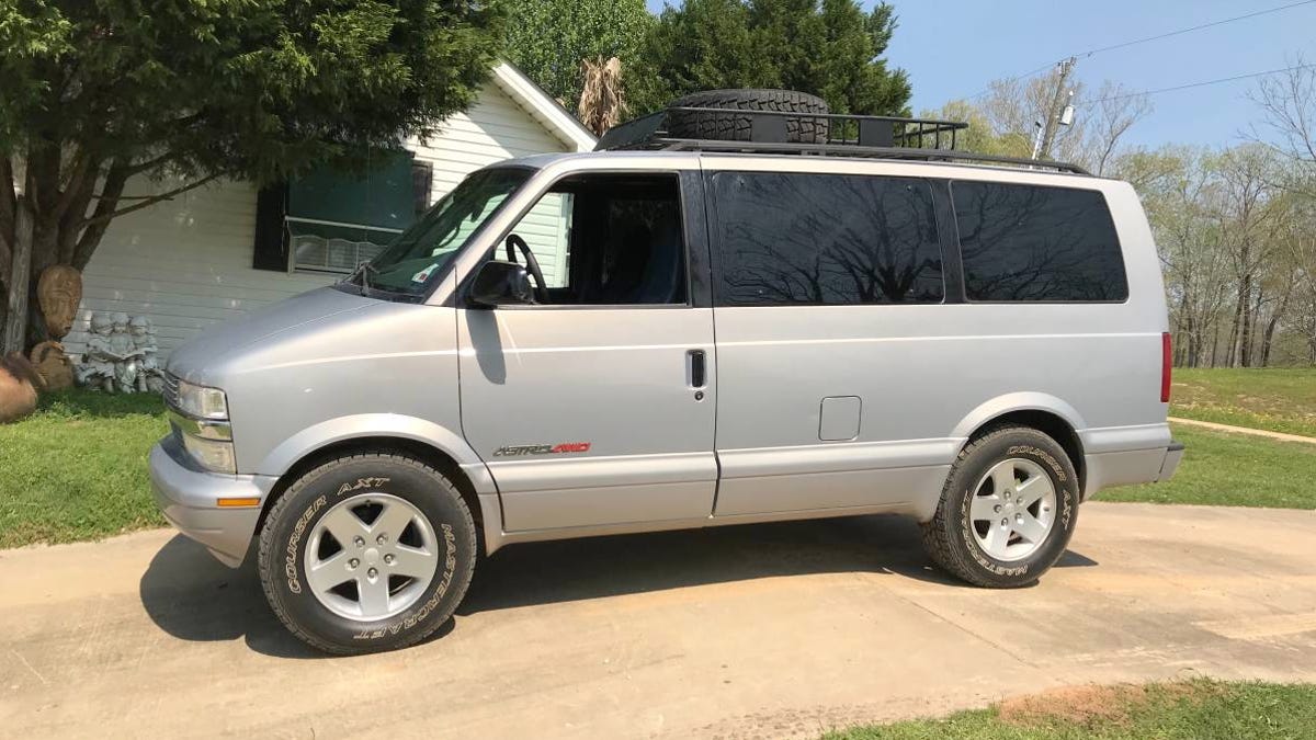 2001 Chevy Astro 4X4 Make Anytime Van 