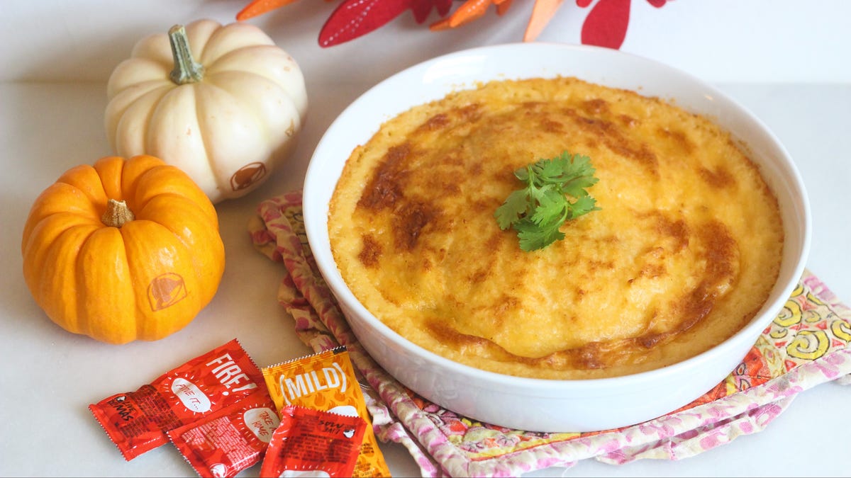 Cách làm một chiếc bánh Taco Bell Pie không được khuyên bảo nhưng thực sự ngon