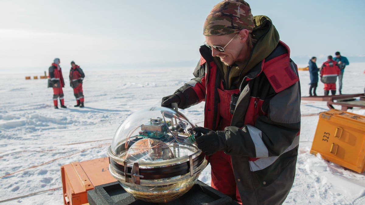 Russian scientists throw a telescope into the deepest lake on Earth
