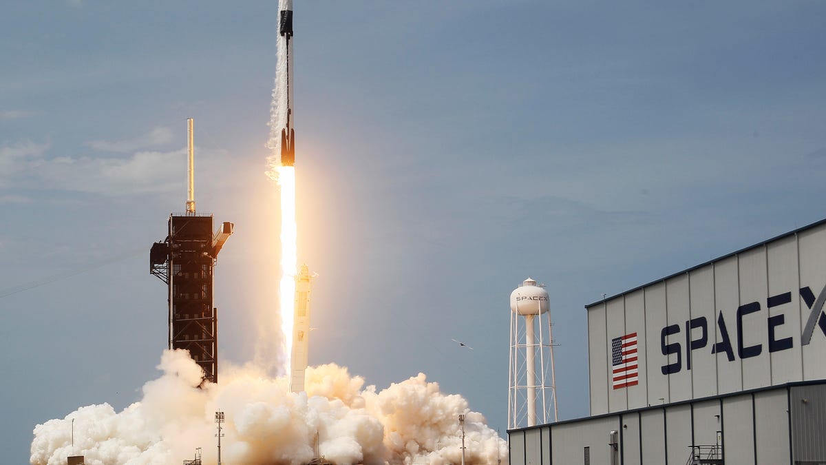 SpaceX chosen by NASA to launch the first two elements of the lunar portal